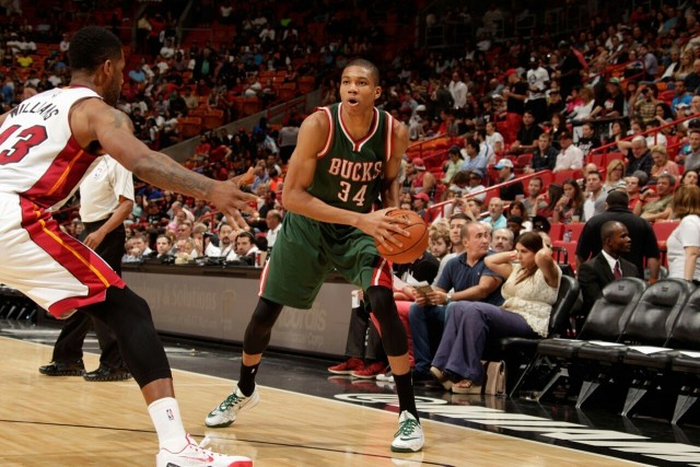 上海男篮官宣续约刘铮 上赛季荣膺本土抢断王